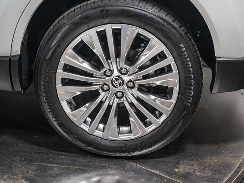 Certified 2023 Toyota Venza Limited image 7