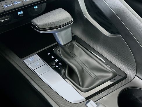 Certified 2024 Hyundai Elantra SEL image 17