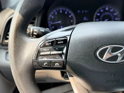Used 2020 Hyundai Elantra SE FWD image 13