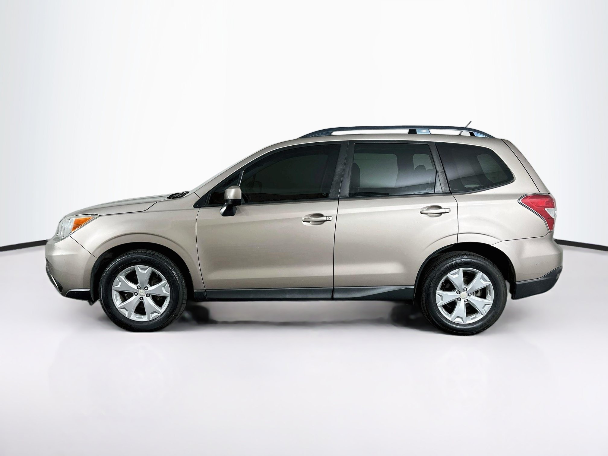 Used 2015 Subaru Forester 2.5i Premium AWD/4WD image 4