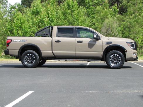 Used 2021 Nissan Titan PRO-4X w/ Pro-4x Convenience Package image 4