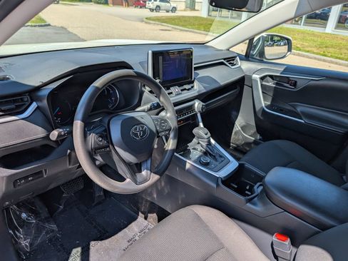 Used 2024 Toyota RAV4 LE AWD/4WD image 17