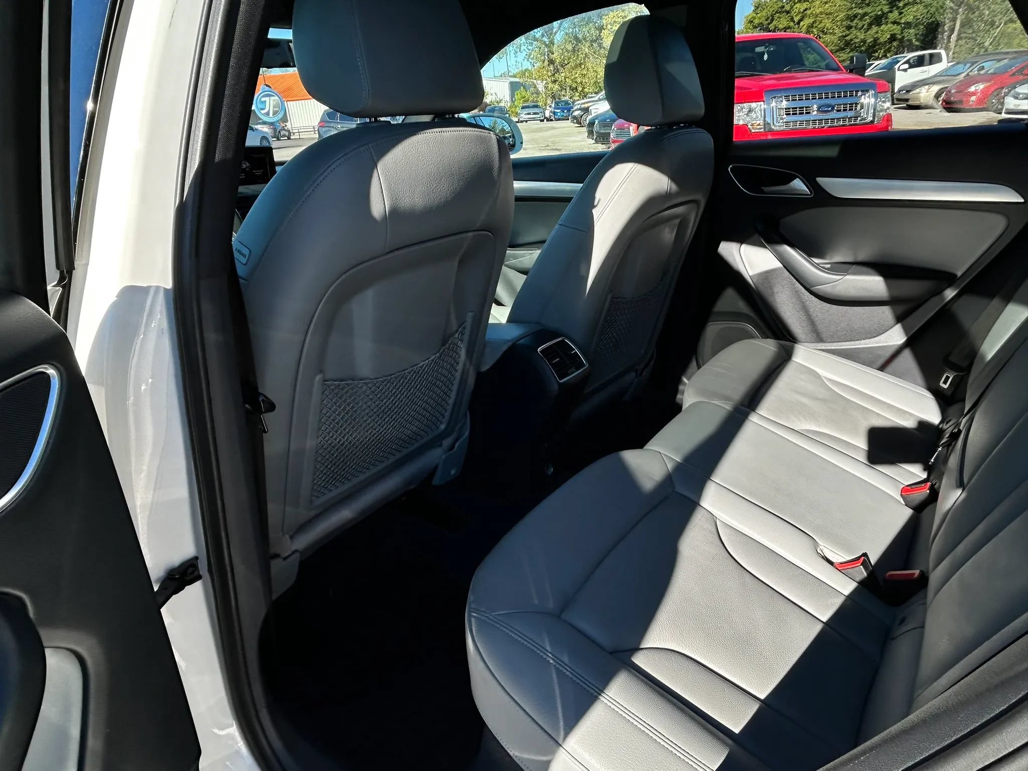 Used 2018 Audi Q3 2.0T Premium Plus w/ Premium Plus Package AWD/4WD image 30