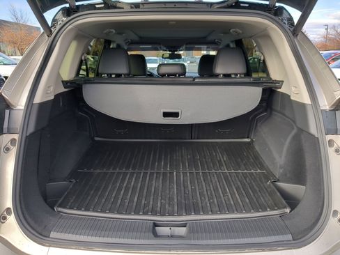 Used 2025 Nissan Rogue SL w/ Tech Package image 33