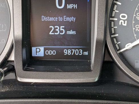 Used 2018 Toyota Tacoma TRD Off-Road AWD/4WD image 28
