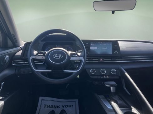 Used 2025 Hyundai Elantra SE w/ Cargo Package FWD image 28