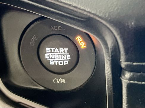 Used 2024 Jeep Gladiator Mojave AWD/4WD image 22