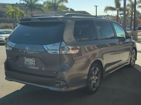 Used 2017 Toyota Sienna SE image 5