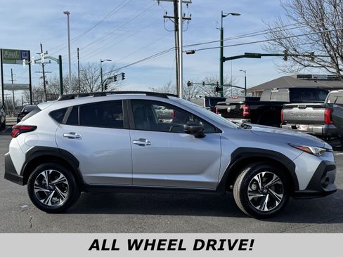 Used 2024 Subaru Crosstrek 2.0i Premium image 2
