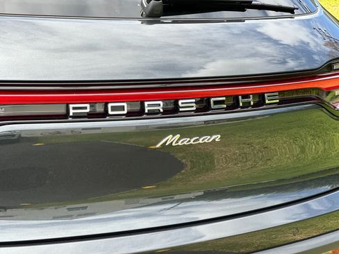 Certified 2025 Porsche Macan AWD/4WD image 32