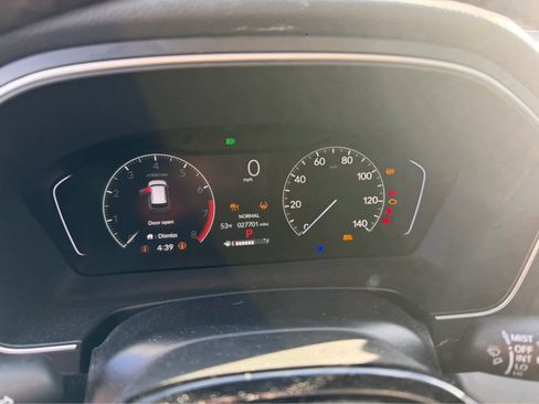 Used 2025 Honda Pilot Touring image 4