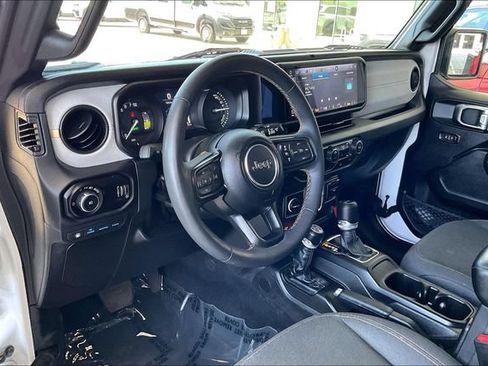 Used 2024 Jeep Wrangler Unlimited AWD/4WD image 14