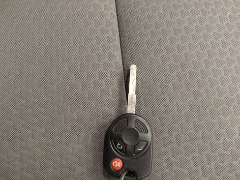 Used 2018 Ford Escape SE w/ Ford Safe & Smart Package FWD image 32