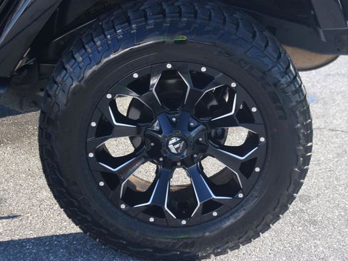 Used 2017 Jeep Wrangler 75th Anniversary image 36