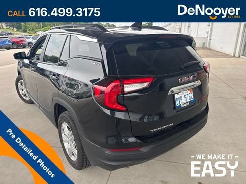 Used 2024 GMC Terrain SLE w/ Driver Convenience Package AWD/4WD image 4
