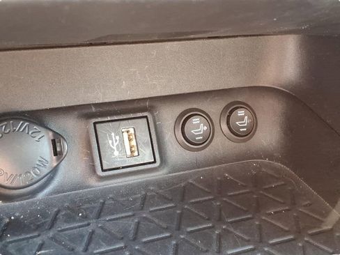 Used 2023 Toyota RAV4 XLE Premium image 22