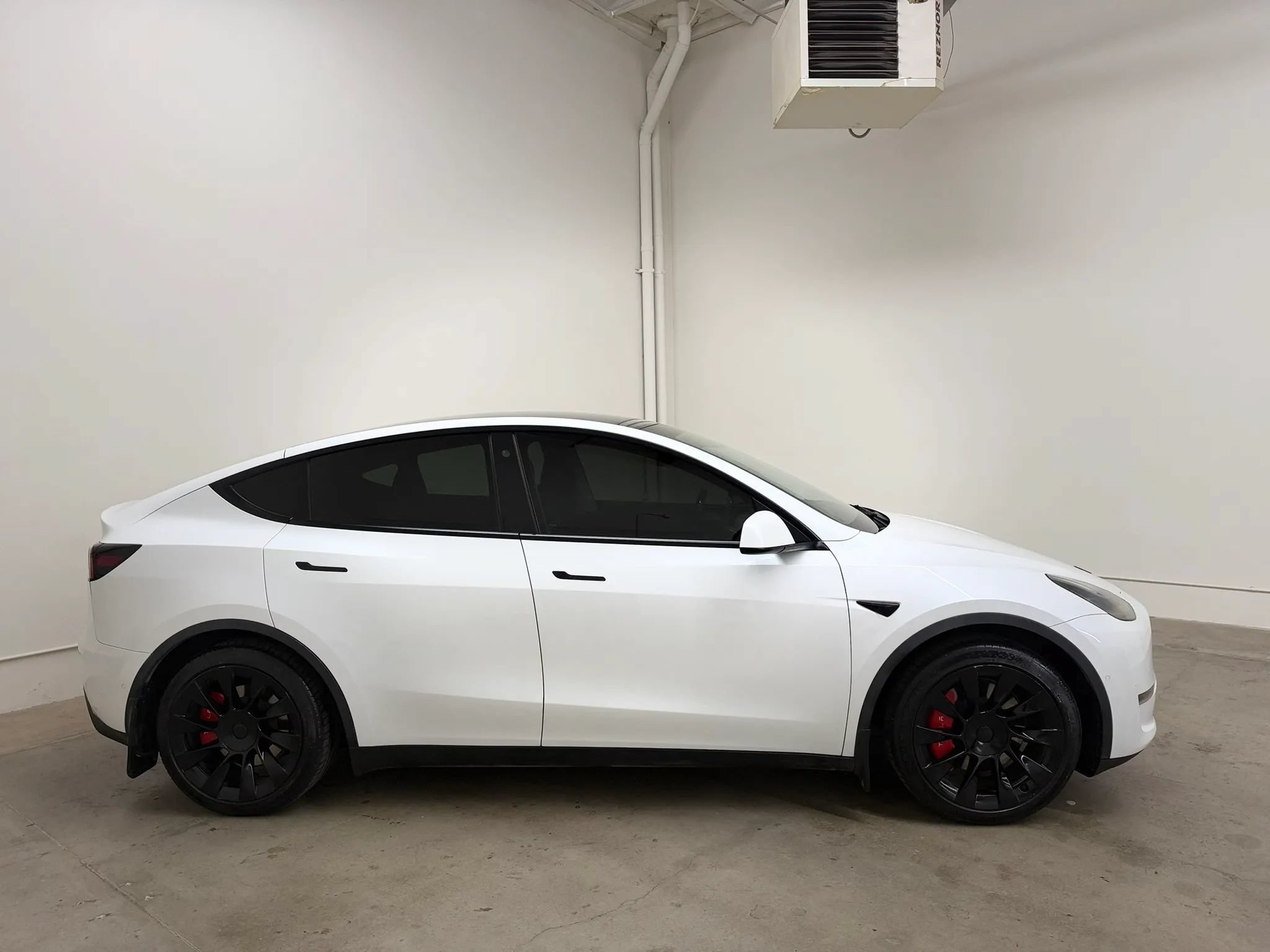 Used 2021 Tesla Model Y Long Range AWD/4WD image 3