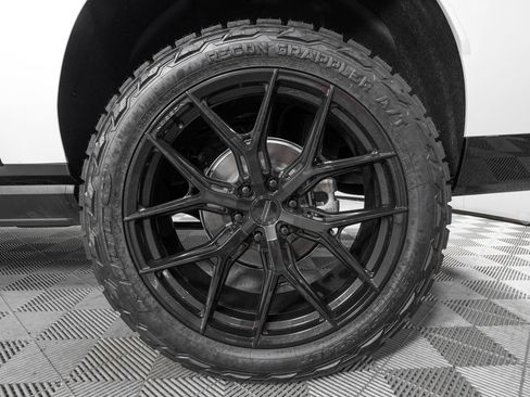 Used 2026 Cadillac Escalade ESV Platinum Sport w/ LPO, ONYX Package AWD/4WD image 33