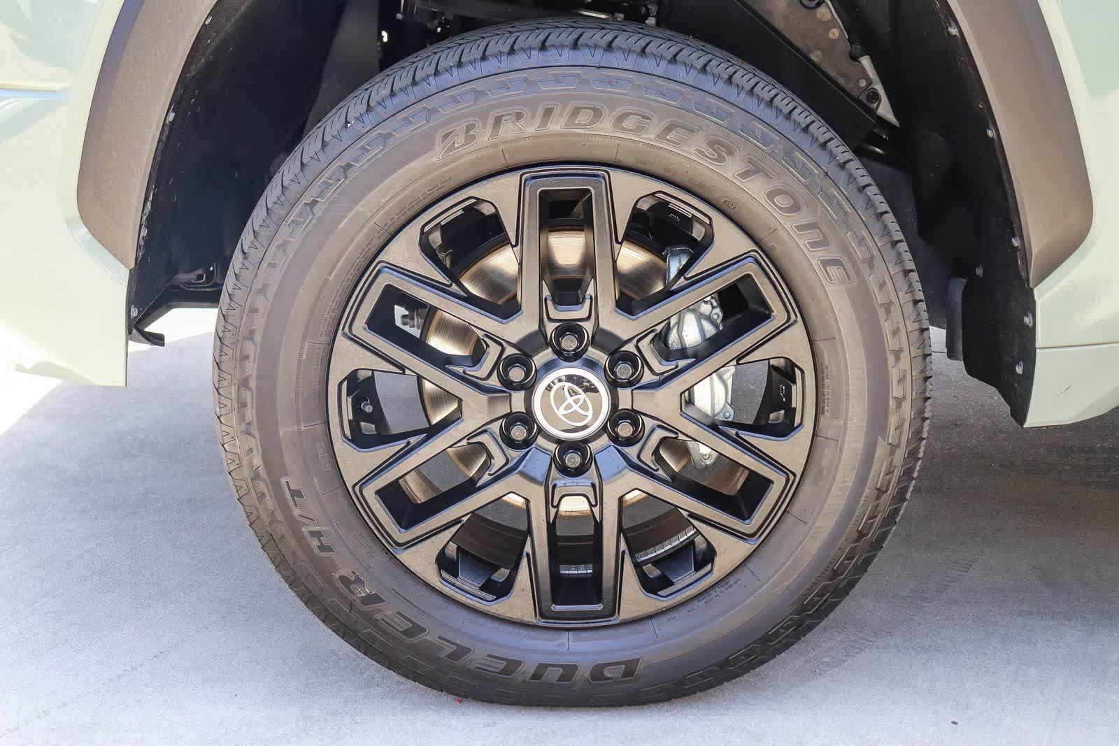 Used 2024 Toyota Tundra Limited AWD/4WD image 9