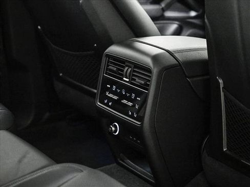 Used 2025 Porsche Cayenne Coupe image 19