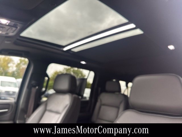 Used 2024 GMC Yukon XL Denali AWD/4WD image 16
