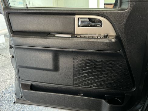 Used 2017 Ford Expedition Limited w/ Limited Appearance Package image 28