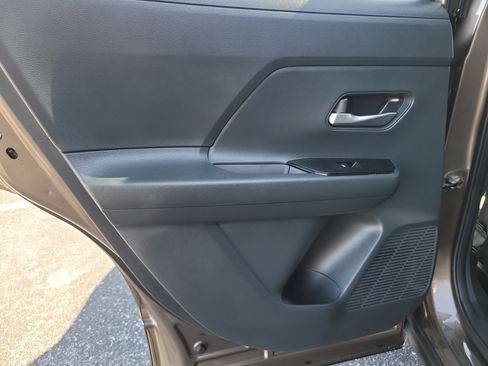 Used 2025 Nissan Kicks SV image 11