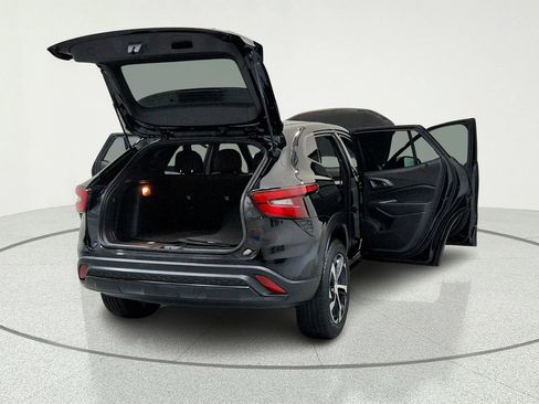 Used 2024 Chevrolet Trax RS FWD image 12