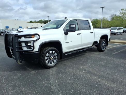 Used 2021 Chevrolet Silverado 2500 Custom w/ Custom Value Package image 3