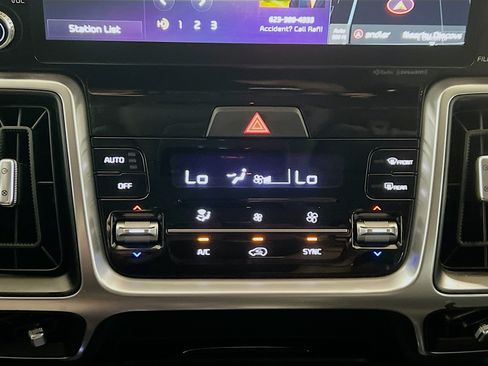 Used 2023 Kia Sorento S w/ Panoramic Sunroof Package FWD image 12