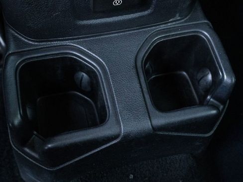 Used 2022 Jeep Wrangler Unlimited Sahara image 36