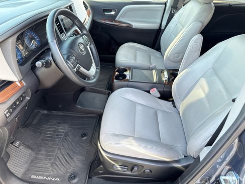 Used 2015 Toyota Sienna Limited Premium FWD image 26