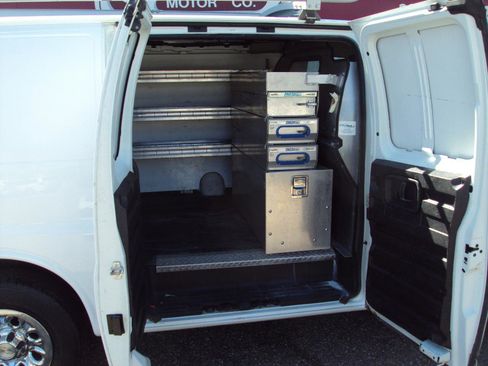 Used 2010 Chevrolet Express 1500 AWD image 11