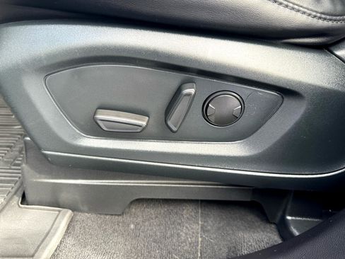 Used 2022 Ford Explorer XLT w/ Equipment Group 202A image 14