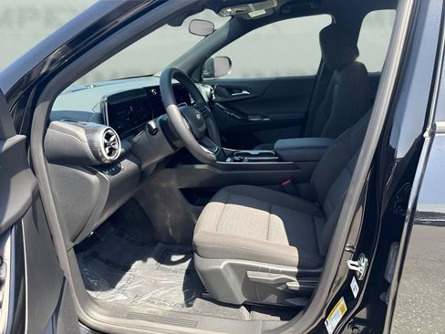 Used 2026 Chevrolet Equinox LT FWD image 9