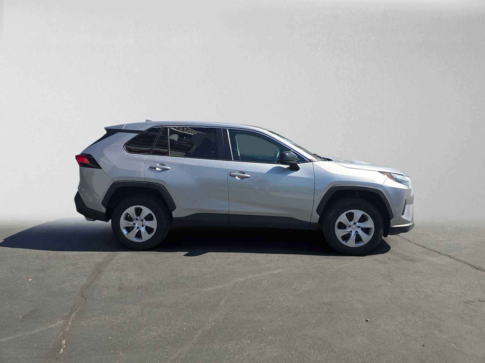 Used 2023 Toyota RAV4 LE FWD image 2