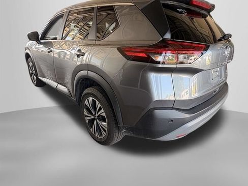 Used 2023 Nissan Rogue SV FWD image 2