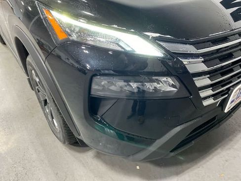 Certified 2025 Nissan Rogue SV image 29