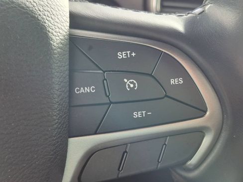 Used 2020 Jeep Grand Cherokee Laredo RWD image 17