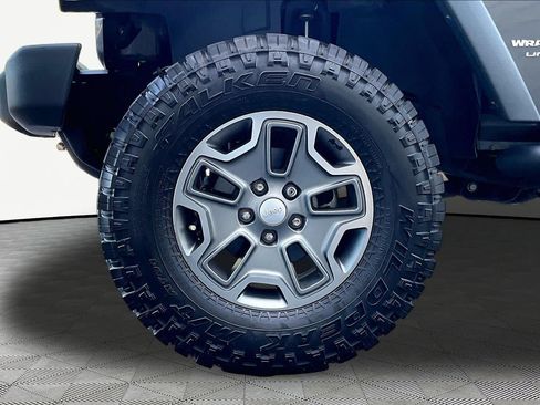Used 2018 Jeep Wrangler Unlimited Rubicon w/ Connectivity Group AWD/4WD image 11