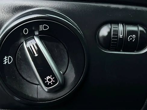 Used 2011 Volkswagen GTI 2-Door FWD image 46