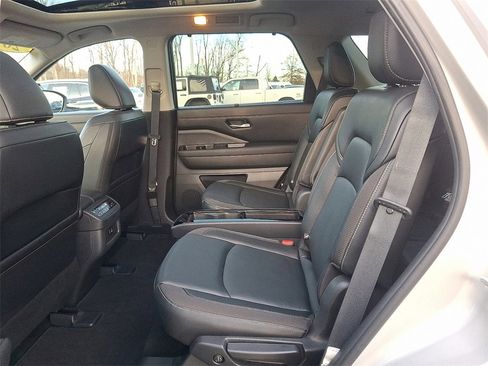 Used 2023 Nissan Pathfinder SL w/ SL Premium Package image 10