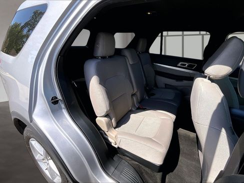 Used 2018 Ford Explorer XLT w/ Equipment Group 201A FWD image 25