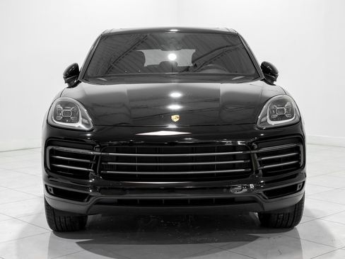 Used 2022 Porsche Cayenne image 2