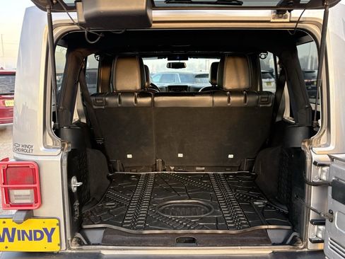 Used 2016 Jeep Wrangler Unlimited Rubicon image 16