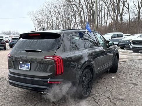 Used 2022 Kia Telluride EX w/ EX Premium Package image 4