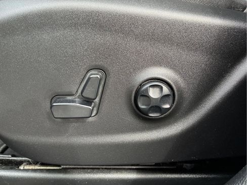 Used 2021 Jeep Cherokee Limited image 23