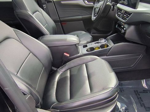 Used 2023 Ford Escape Platinum AWD/4WD image 27