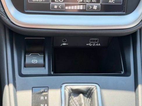 Used 2025 Subaru Outback AWD/4WD image 12