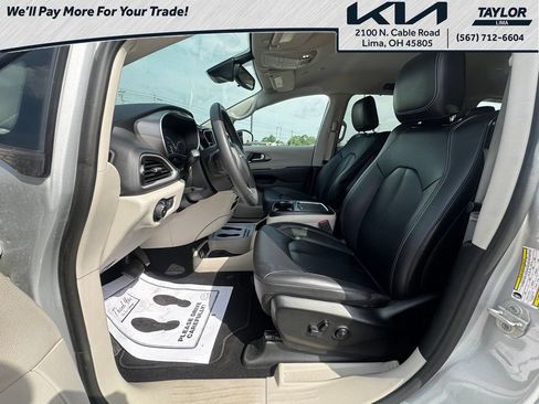 Used 2023 Chrysler Voyager LX FWD image 10